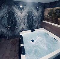 Villa Elias 3BR with Jacuzzi & Pool