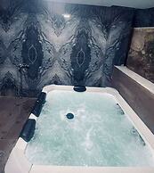 Villa Elias 3BR with Jacuzzi & Pool