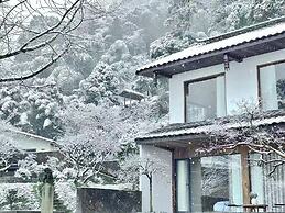 Emeishan Hetang Yunqi Tangquan Homestay