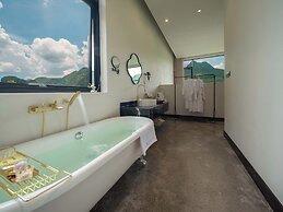 Wanfenglin Half Mountain View Hotel