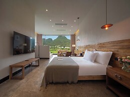 Wanfenglin Half Mountain View Hotel