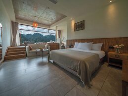 Wanfenglin Half Mountain View Hotel