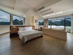 Wanfenglin Half Mountain View Hotel