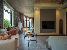 Wanfenglin Half Mountain View Hotel