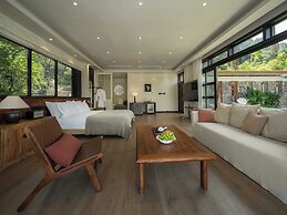 Wanfenglin Half Mountain View Hotel