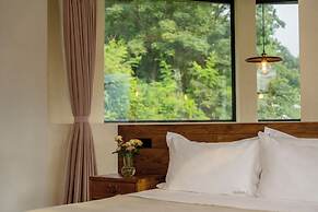 Wanfenglin Half Mountain View Hotel