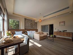 Wanfenglin Half Mountain View Hotel