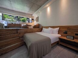 Wanfenglin Half Mountain View Hotel