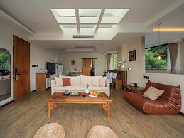 Wanfenglin Half Mountain View Hotel