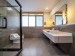 Wanfenglin Half Mountain View Hotel