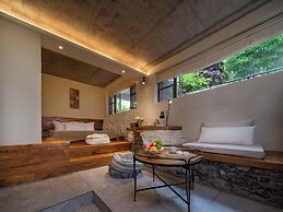 Wanfenglin Half Mountain View Hotel