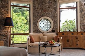 Wanfenglin Half Mountain View Hotel