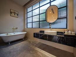 Wanfenglin Half Mountain View Hotel