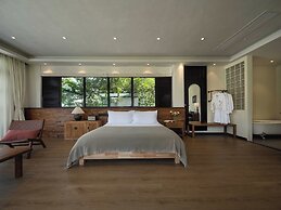 Wanfenglin Half Mountain View Hotel