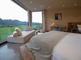 Wanfenglin Half Mountain View Hotel