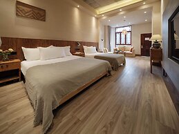 Wanfenglin Half Mountain View Hotel