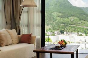 Wanfenglin Half Mountain View Hotel