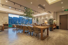 Wanfenglin Half Mountain View Hotel