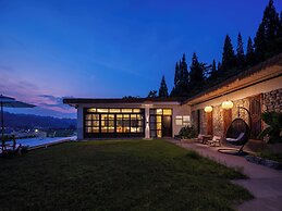 Wanfenglin Half Mountain View Hotel