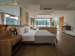 Wanfenglin Half Mountain View Hotel