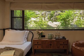 Wanfenglin Half Mountain View Hotel