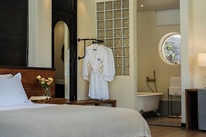 Wanfenglin Half Mountain View Hotel