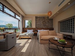 Wanfenglin Half Mountain View Hotel