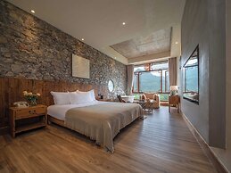 Wanfenglin Half Mountain View Hotel