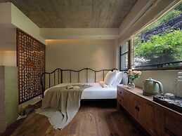 Wanfenglin Half Mountain View Hotel