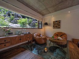 Wanfenglin Half Mountain View Hotel