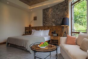 Wanfenglin Half Mountain View Hotel