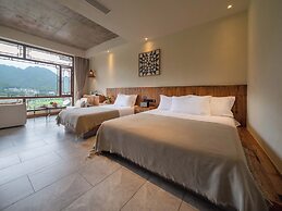 Wanfenglin Half Mountain View Hotel