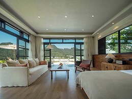 Wanfenglin Half Mountain View Hotel