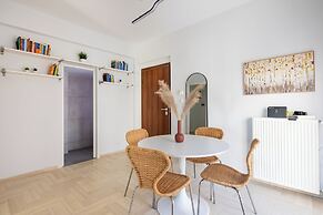 Santorini-2-Bedroom Apt in Nea Smyrni