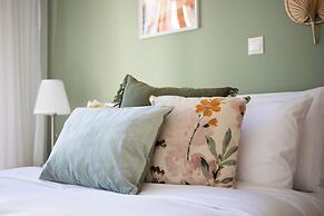 Santorini-2-Bedroom Apt in Nea Smyrni