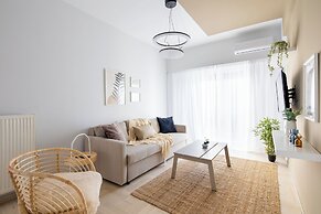 Santorini-2-Bedroom Apt in Nea Smyrni