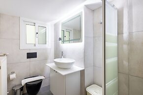 Santorini-2-Bedroom Apt in Nea Smyrni