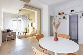 Santorini-2-Bedroom Apt in Nea Smyrni