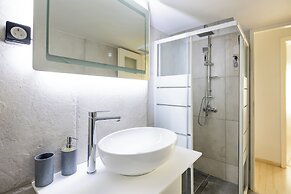 Santorini-2-Bedroom Apt in Nea Smyrni