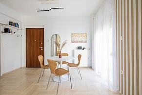 Santorini-2-Bedroom Apt in Nea Smyrni