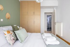 Santorini-2-Bedroom Apt in Nea Smyrni