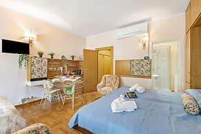 Sonia Home With Shared Pool