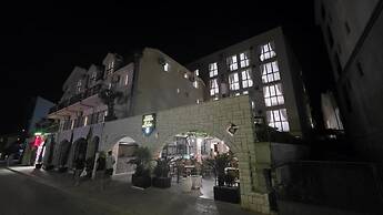 Hotel Lobo