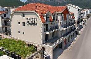 Hotel Lobo