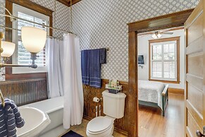 Walkable & Historic Houston Heights Bungalow!