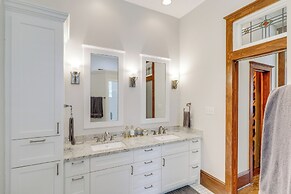 Walkable & Historic Houston Heights Bungalow!