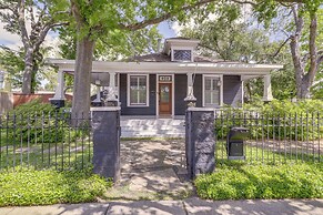 Walkable & Historic Houston Heights Bungalow!