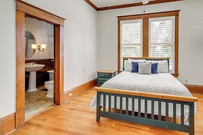 Walkable & Historic Houston Heights Bungalow!