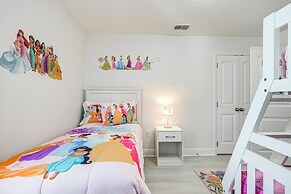 10 Mi to Wdw: Family Home w/ Game Room & Pool!