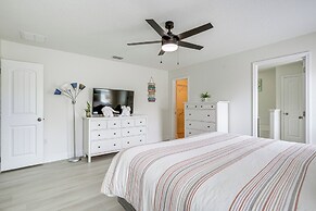 10 Mi to Wdw: Family Home w/ Game Room & Pool!